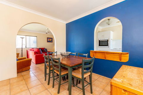 Fantastic Views From This Top Floor Unit! - Hotel VIC 2