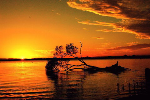 Fishing And Swimming At Your Doorstep - Sylvan Beach Esp, Bellara - Hotel VIC 2