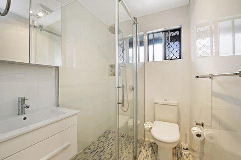 Fishing And Swimming At Your Doorstep - Sylvan Beach Esp, Bellara - Hotel VIC 13