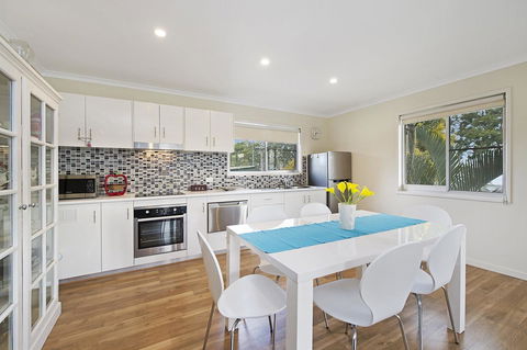 Fishing And Swimming At Your Doorstep - Sylvan Beach Esp, Bellara - Hotel VIC 15