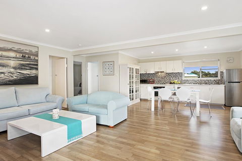 Fishing And Swimming At Your Doorstep - Sylvan Beach Esp, Bellara - Hotel VIC 6