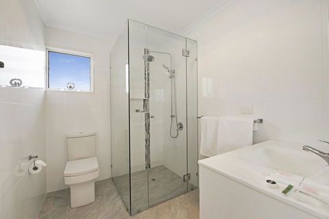 Fishing And Swimming At Your Doorstep - Sylvan Beach Esp, Bellara - Hotel VIC 9