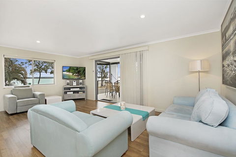 Fishing And Swimming At Your Doorstep - Sylvan Beach Esp, Bellara - Hotel VIC 17