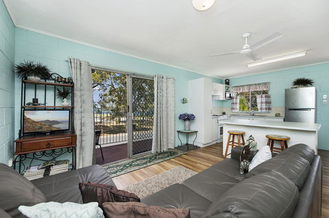 First Floor Unit Close To Shops, Park And Waterfront! - Hotel VIC 10
