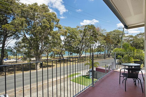 First Floor Unit Close To Shops, Park And Waterfront! - Hotel VIC 0