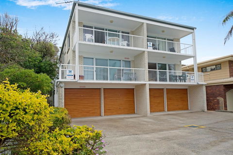LISTEN TO THE SURF From Rickman Pde, Woorim - Hotel VIC 17