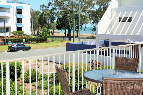 Spacious Unit With Views Of Pumicestone - Wattle Ave, Bongaree - Hotel VIC 9