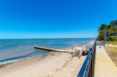 Spacious Unit With Views Of Pumicestone - Wattle Ave, Bongaree - Hotel VIC 10
