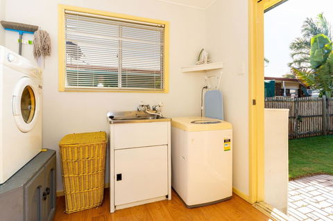 Pet Friendly Cottage In The Heart Of Bribie - Wirraway St, Bongaree - Hotel VIC 17
