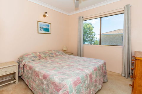 Water Views - Top Floor -Clearview Apartments South Esp, Bongaree - Hotel VIC 3