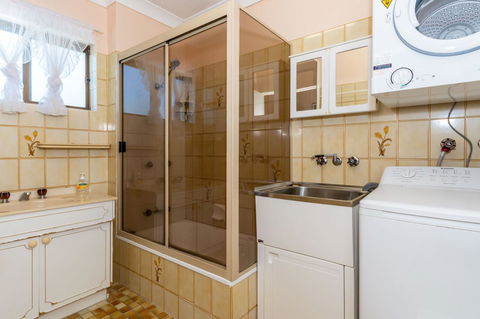 Water Views - Top Floor -Clearview Apartments South Esp, Bongaree - Hotel VIC 9