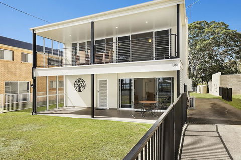 Ground Floor Air Conditioned, Fabulous Waterviews Overlooking Pumicestone Passage - Hotel VIC 0