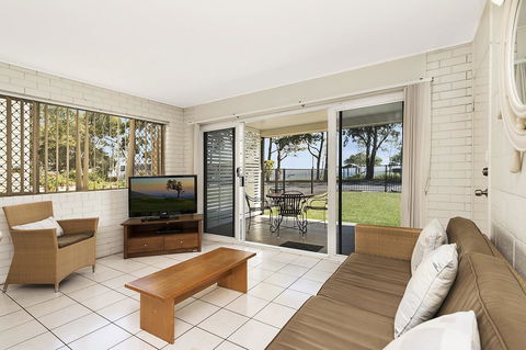 Ground Floor Air Conditioned, Fabulous Waterviews Overlooking Pumicestone Passage - Hotel VIC 8