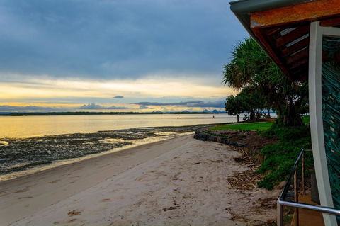 Ground Floor Air Conditioned, Fabulous Waterviews Overlooking Pumicestone Passage - Hotel VIC 10