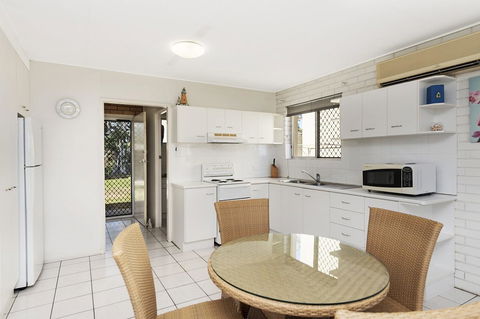 Ground Floor Air Conditioned, Fabulous Waterviews Overlooking Pumicestone Passage - Hotel VIC 2