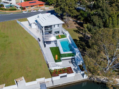 Stunning Canal Home Oh So Close To The Waterfront - Hotel VIC 0