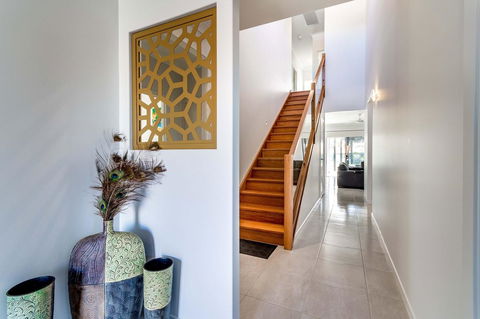 Stunning Canal Home Oh So Close To The Waterfront - Hotel VIC 11
