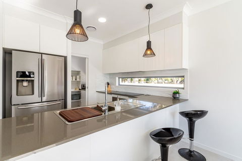 Stunning Canal Home Oh So Close To The Waterfront - Hotel VIC 5
