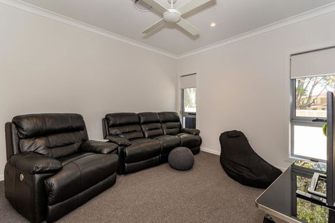 Stunning Canal Home Oh So Close To The Waterfront - Hotel VIC 10