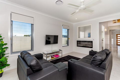 Stunning Canal Home Oh So Close To The Waterfront - Hotel VIC 19