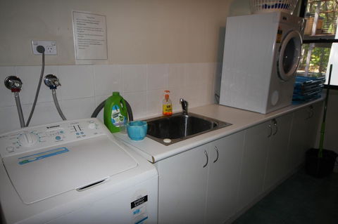 1 Naiad Court - Lowset Family Home With Swimming Pool And Covered Deck. Pet Friendly - Hotel VIC 1