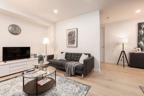 106, Modern Prestige, 3-Storey New Establishment - Hotel VIC 2