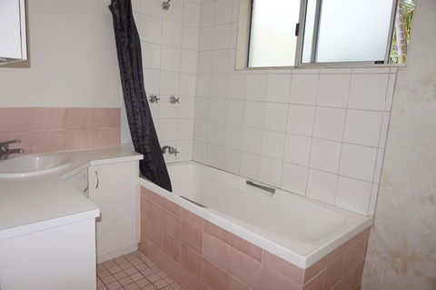 11 Bomburra Court - Rainbow Beach, Comfortable Beach House, Plenty Of Boat Parking - Hotel VIC 1