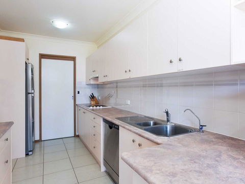 16 'The Moorings' 4 Cromarty Road - Waterfront Property With Pool & Air Conditioning - Hotel VIC 1