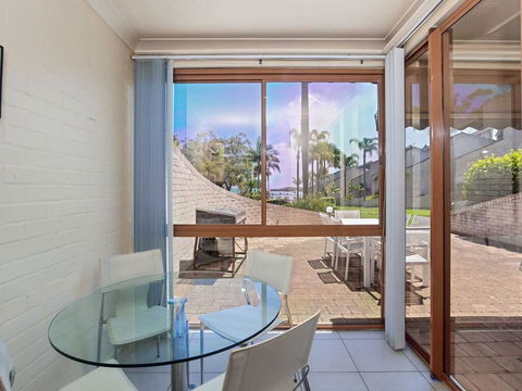 16 'The Moorings' 4 Cromarty Road - Waterfront Property With Pool & Air Conditioning - Hotel VIC 3