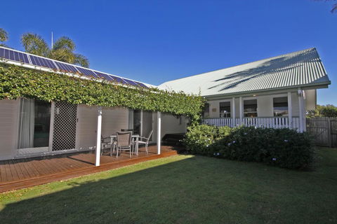 16 Beachway Pde, Marcoola: Linen Incl, WiFi, Pet Friendly, A/Cond. 500 BOND - Hotel VIC 1