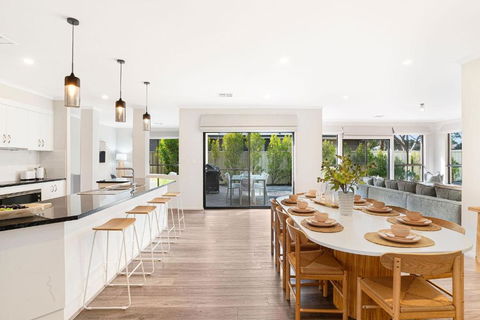 Crimson Ridge - Wines, Vines And Dine - Hotel VIC 3
