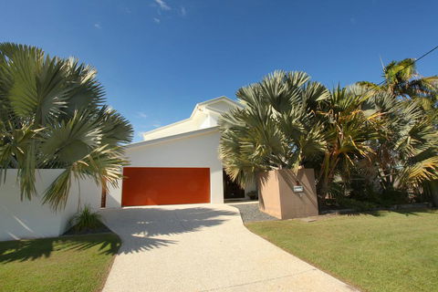 3 Bauhinia Crescent Marcoola - PET FRIENDLY, LINEN SUPPLIED, 500 BOND - Hotel VIC 0