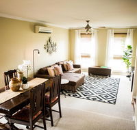 3 Bdrm House With Parking  Outdoor Entertaining - Hotel VIC