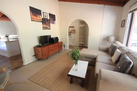 32 Owarra Street - Hotel VIC 3