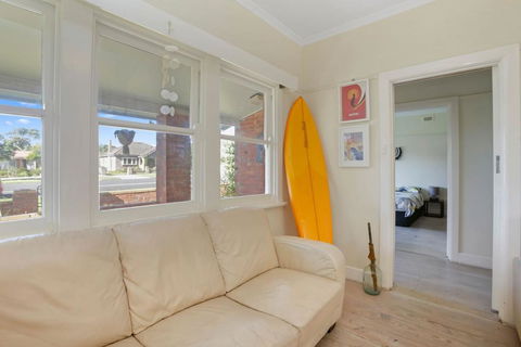 4 MONTROSE AVE - Retro Home In The Heart Of Town - Hotel VIC 1