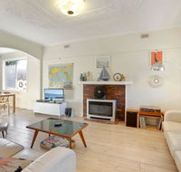 4 MONTROSE AVE - retro home in the heart of town - Hotel VIC