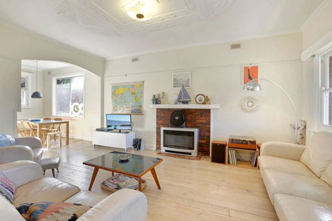 4 MONTROSE AVE - Retro Home In The Heart Of Town - Hotel VIC 0