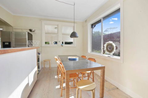 4 MONTROSE AVE - Retro Home In The Heart Of Town - Hotel VIC 2