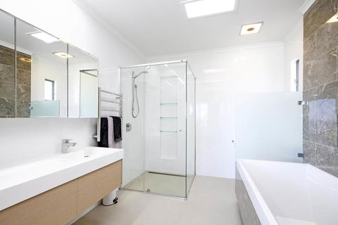 42 Bryan Street - Hotel VIC 3