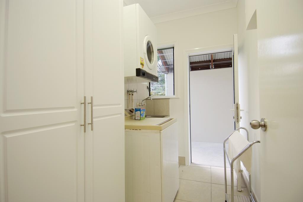 Machans Beach QLD Hotel VIC