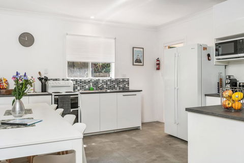 A SWEET ESCAPE - Carefree Beach Home - Hotel VIC 1
