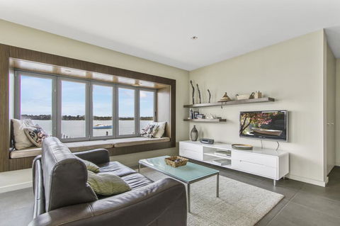 A Window On The Bay - Hotel VIC 3
