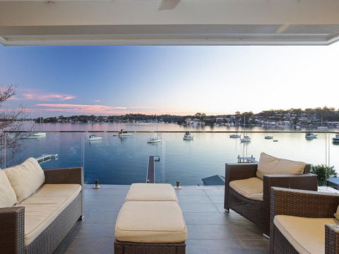 Absolute Waterfront Lakehouse Fishing Point Waterfront Pool Jetty - Hotel VIC 1