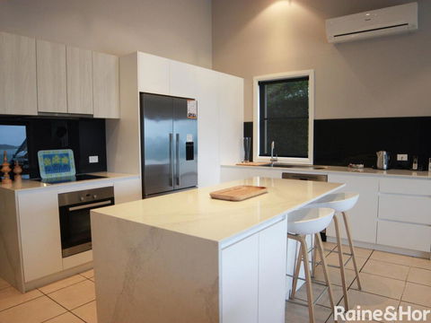 Absolutely Avoca - 114a Avoca Drive, Avoca Beach - Hotel VIC 1
