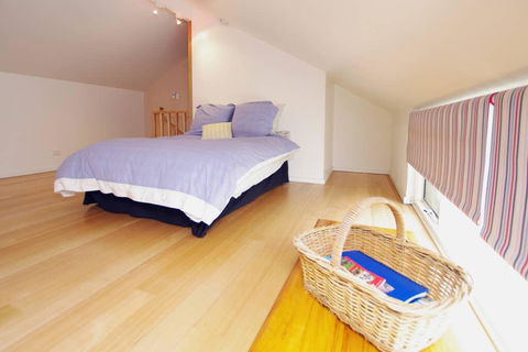 Adelaide Close CBD Large Private Studio Apartment In St Peters - Hotel VIC 2