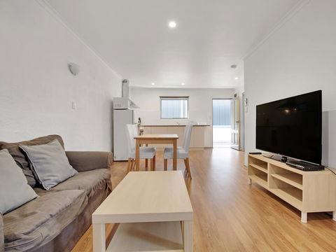 Adelaide Holiday Homes - Hotel VIC 2
