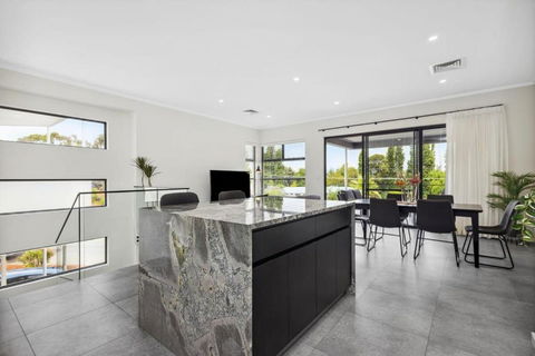 First-Class Townhouse W Free Parking And Wi-Fi - Hotel VIC 0