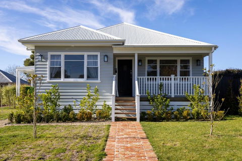 FOREST CORNER - 3 BEDROOM WEATHERBOARD, TRENTHAM - Hotel VIC 0