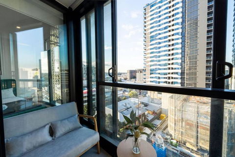 FV Peppers 2BR 2BA W Parking, Shared Spa, Gym, Pool - Hotel VIC 1