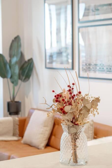 FV Peppers 2BR 2BA W Parking, Shared Spa, Gym, Pool - Hotel VIC 2